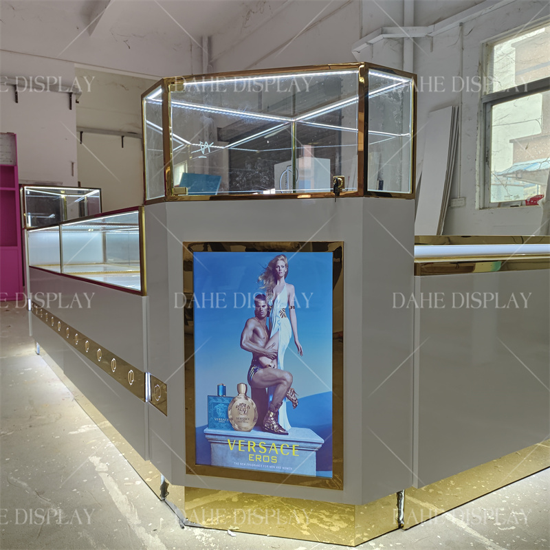 Escaparate de exhibición de Pe - Perfume In Fragrance Shop reseña y precio
